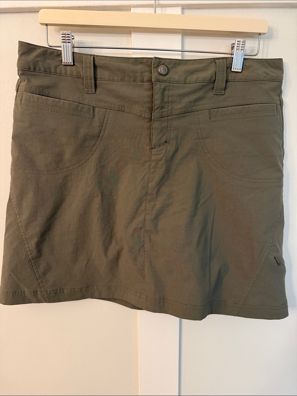 Athleta Trekkie Trail Hiking Cargo Skort Skirt Olive Green size 10 EUC